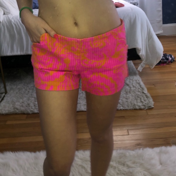 ❌SOLD❌ Lily Pulitzer Pink and Orange Shorts - Picture 2 of 8
